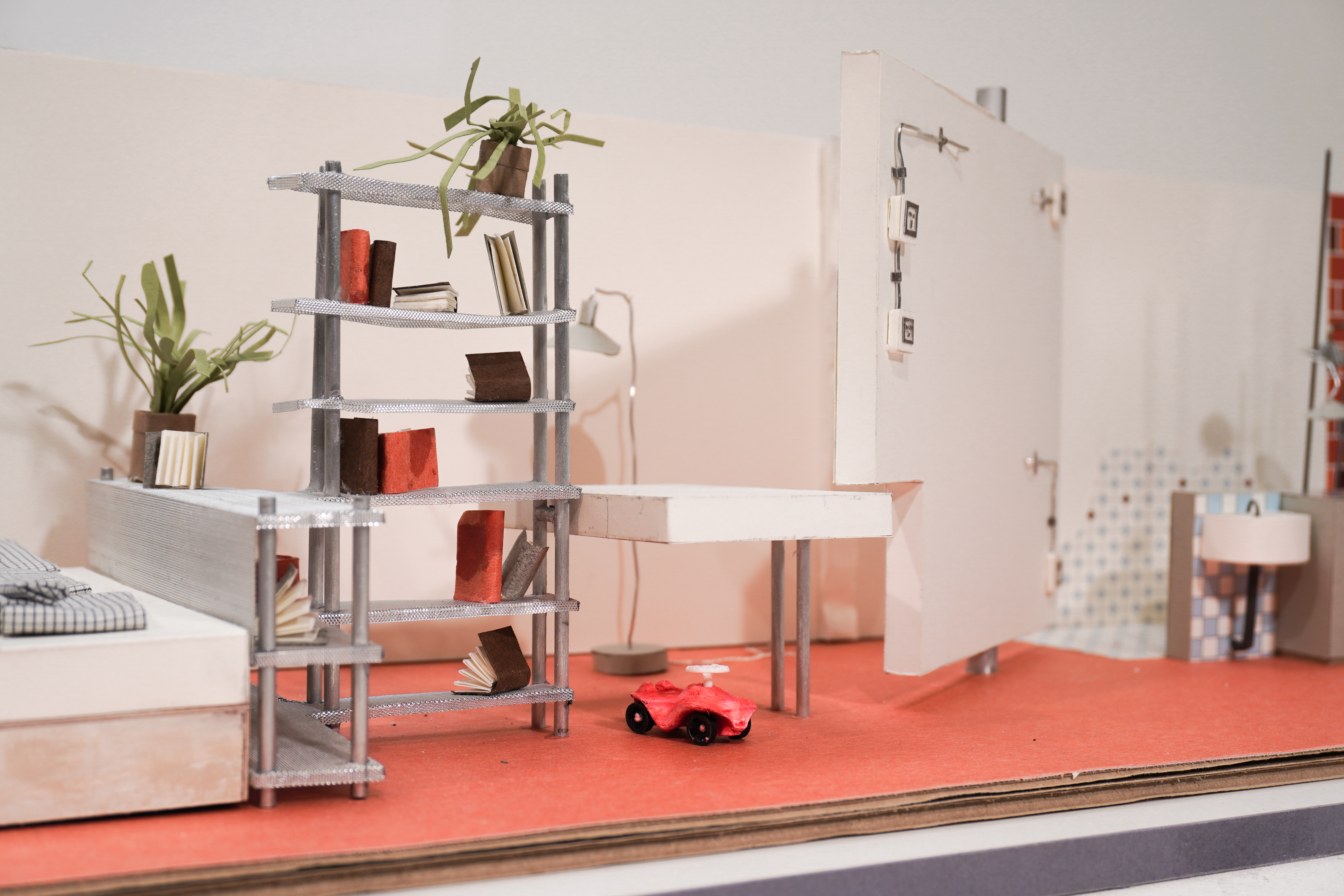 Model detail — shelf and rotating wall